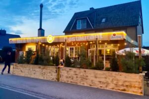 28 – bar & kitchen