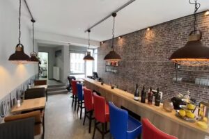 Abi&rsquo;s Restaurant &Bar