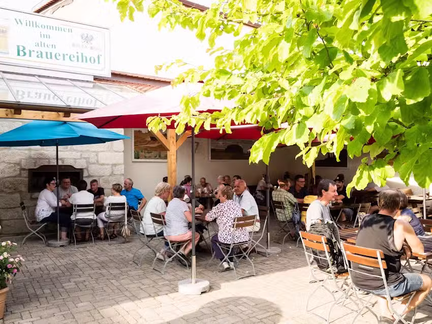 Adler Br&auml;u Br&auml;ust&uuml;bla Biergarten