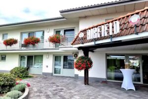 Airfield Hotel & Restaurant