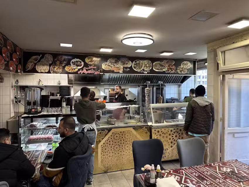 &Agrave;l Ma&ntilde;qal Restaurant