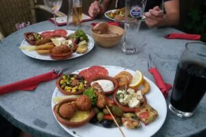 &bdquo;Alhambra&ldquo; Biergarten & Bootsverleih