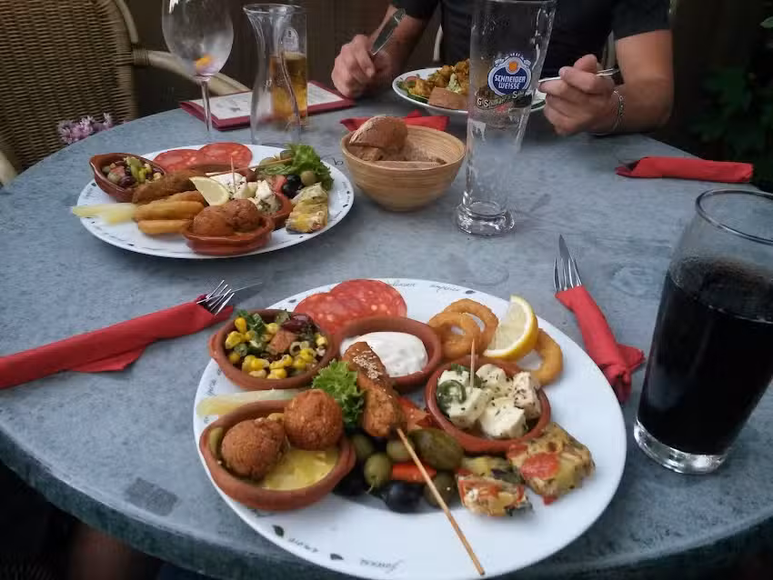 &bdquo;Alhambra&ldquo; Biergarten & Bootsverleih