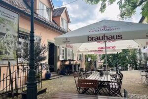 Altes Pfarrhaus – Biergarten Kastanienhof