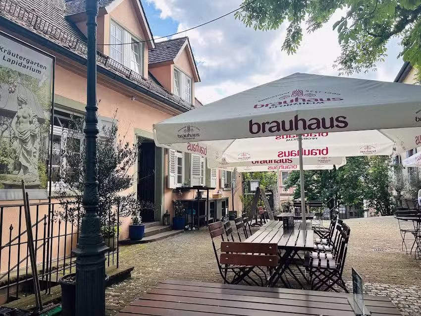 Altes Pfarrhaus &ndash; Biergarten Kastanienhof