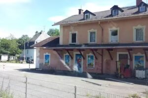 Am Bahnhof