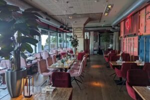 am kai | restaurant. seafood. drinks. elbblick
