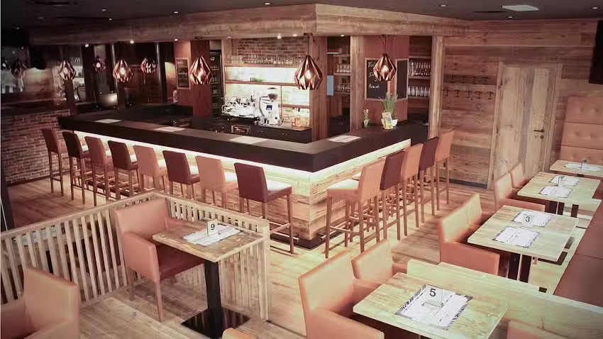 AMADEUS Caf&eacute;-Bar