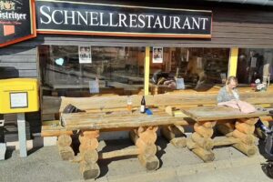 An der Schwebebahn – Imbiß und Sportshop