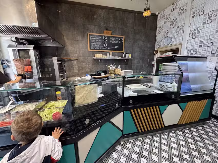 Ana&rsquo;s Feinkost-Imbiss D&ouml;ner