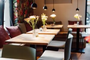 Anrainer &ndash; Caf&eacute; und Weinbar