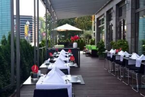 Aqua Bar & Lounge
