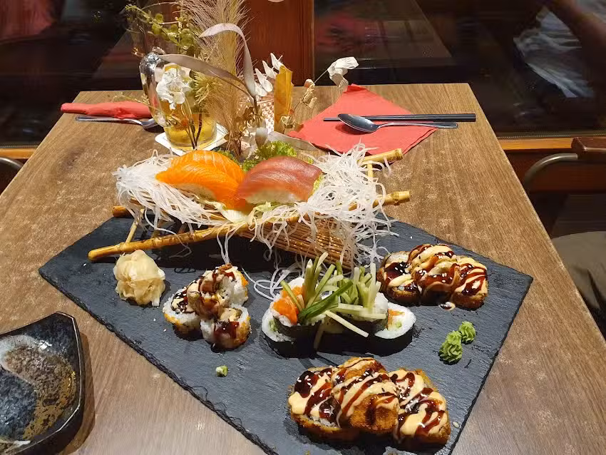 AROMA Vietnamese Kitchen & Sushi Bar