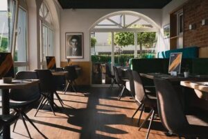 Artisst Restaurant & Bar