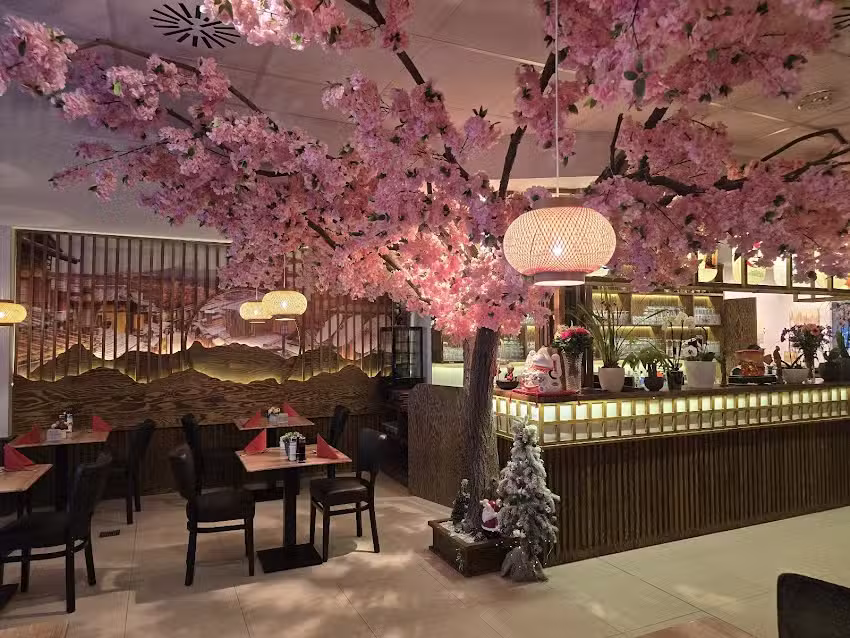 ASIAN CUISINE & SUSHI BAR