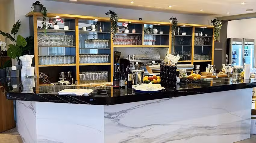 Atlantis Blue restaurant & coffee