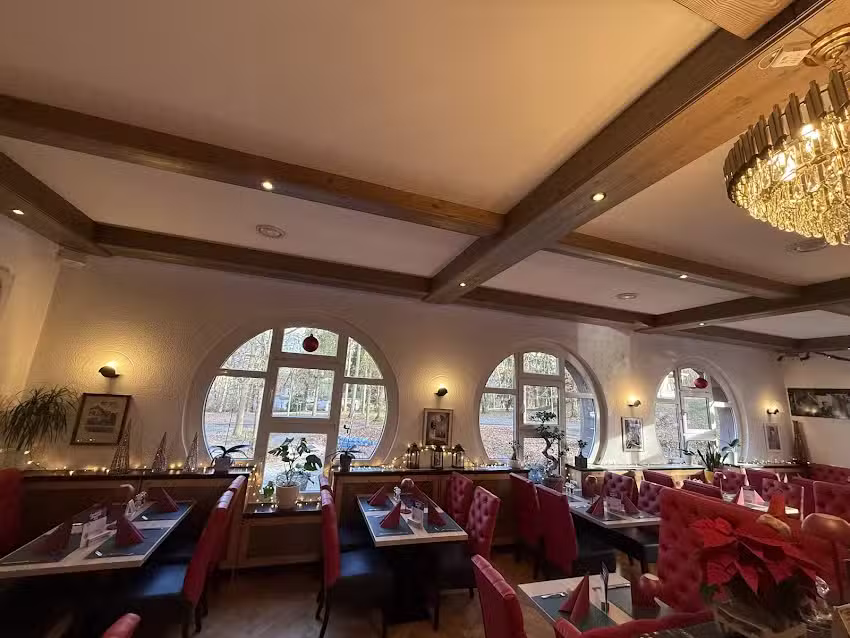 Attikos Hotel & Restaurant