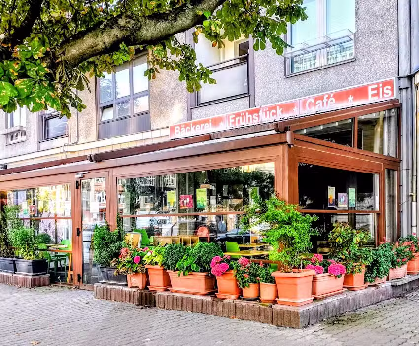 B&auml;ckerei & Eiscafe, Breakfast Coffee &ndash; Bich Ha