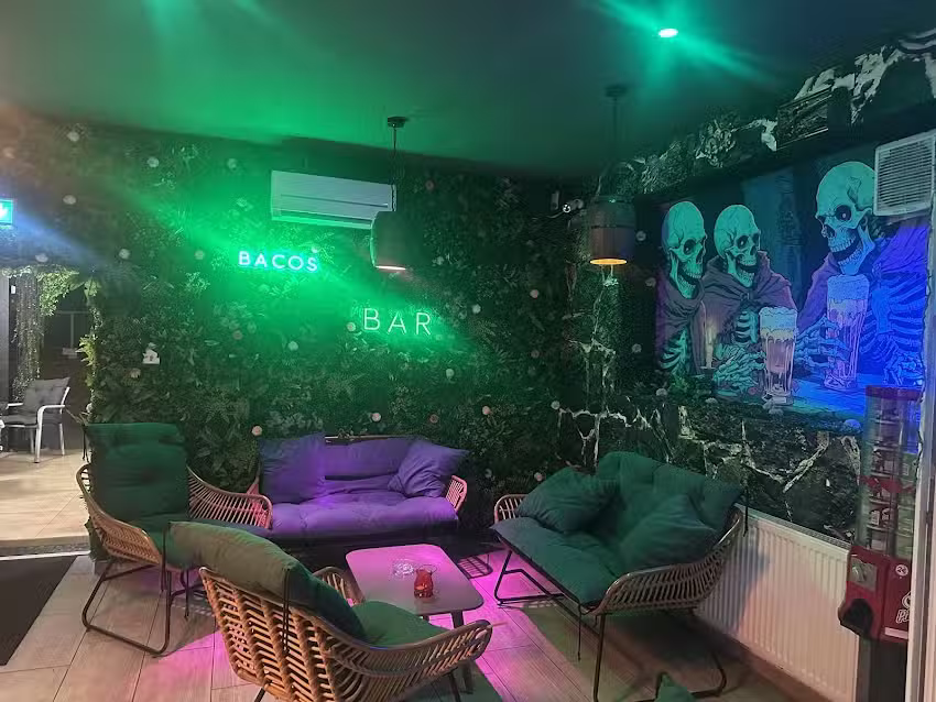 Bacos Shop Bar
