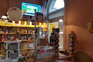 Bahnhof-Store und Bistro
