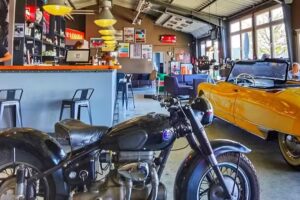 Barracuda Garage Bar & Grill