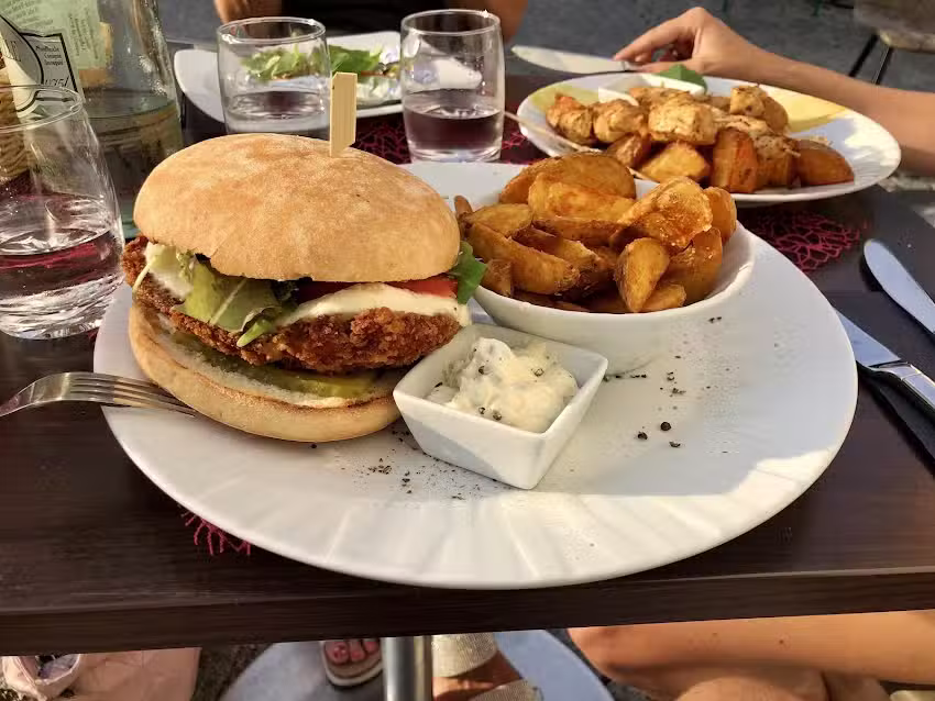 Barrel Weinbar & Restaurant