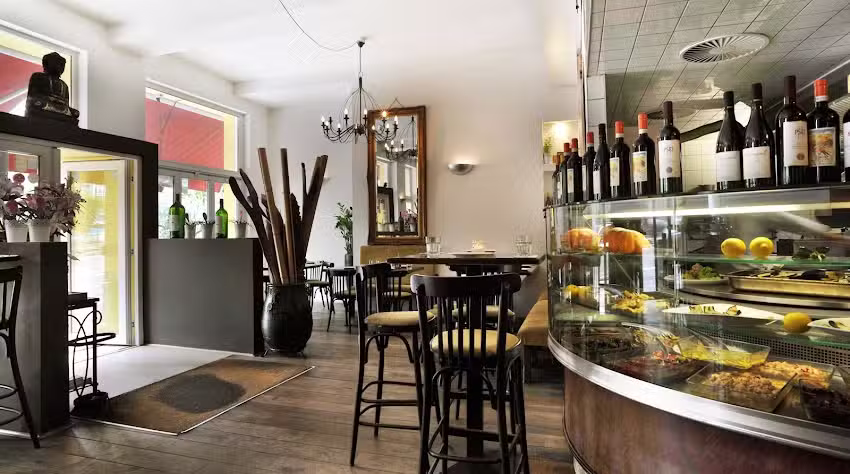 Basil&rsquo;s Restaurant & Bar