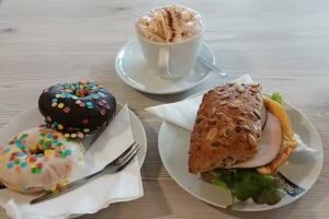 Biener Landb&auml;ckerei Wintering &ndash; Caf&eacute; in Berge (bei ALDI)