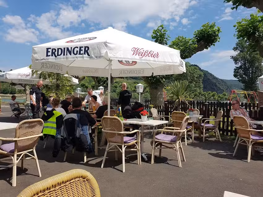 Biergarten am Hafen Brohl-L&uuml;tzing