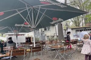 Biergarten auf der Insel der Jugend