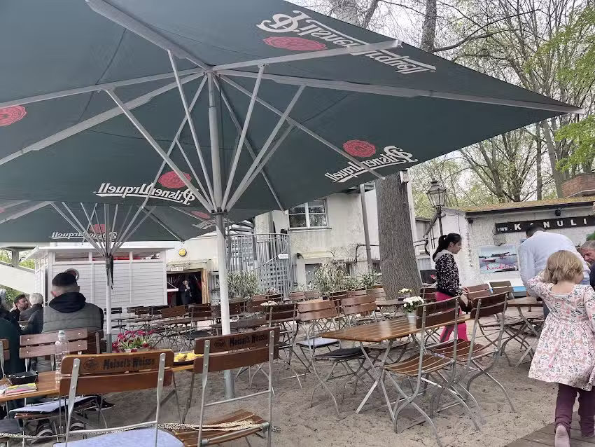 Biergarten auf der Insel der Jugend