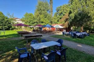 Biergarten Schloss Hallenburg