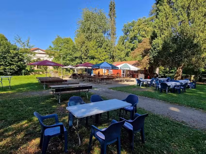 Biergarten Schloss Hallenburg