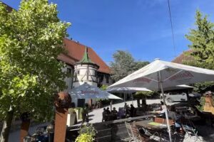 Biergarten Schloss Hohenentringen