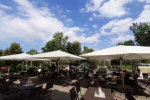 Biergarten Schloss-Sch&auml;nke
