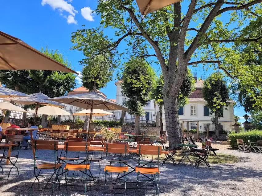 Biergarten und Schlossh&uuml;tte am Postenhaus