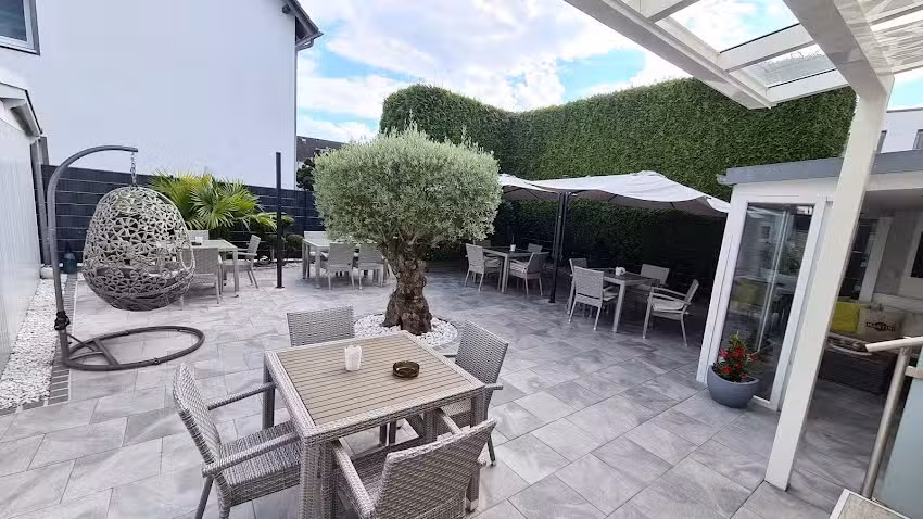 Biergarten &ndash; Zur Goldenen Ecke