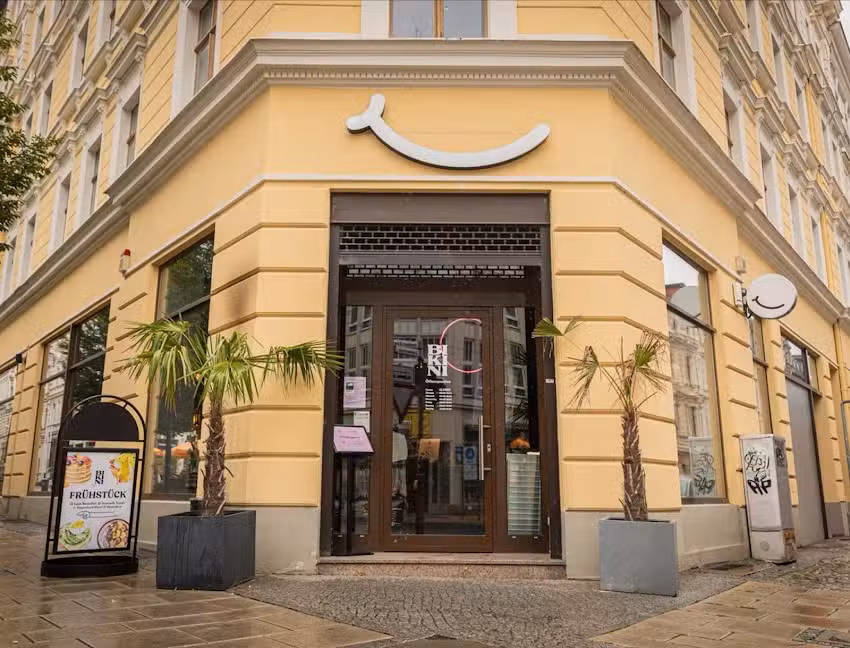 BIKINI G&ouml;rlitz (Caf&eacute; & Breakfast)