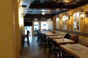 Bistro Bar Cafe MAXX