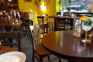 Bistro „Das Erdgeschoss“ Pizza beim Stadtpark