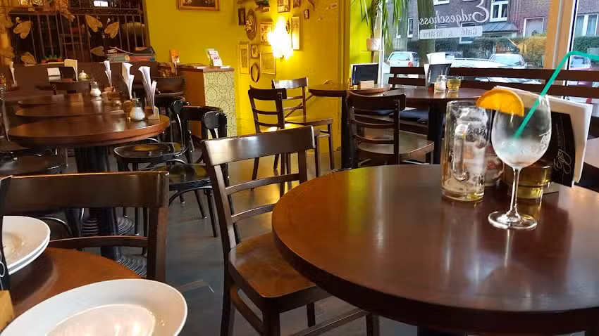 Bistro &bdquo;Das Erdgeschoss&ldquo; Pizza beim Stadtpark