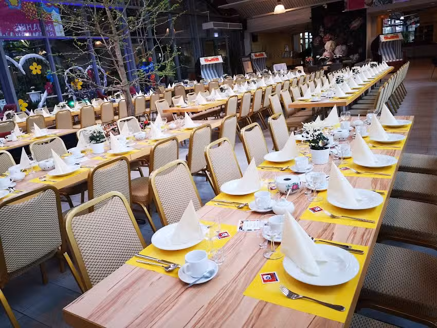 bl&ouml;&ouml;m. caf&eacute; & bistro