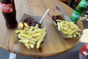 Bobby&Fritz &ndash; Currywurst Nedderfeld100