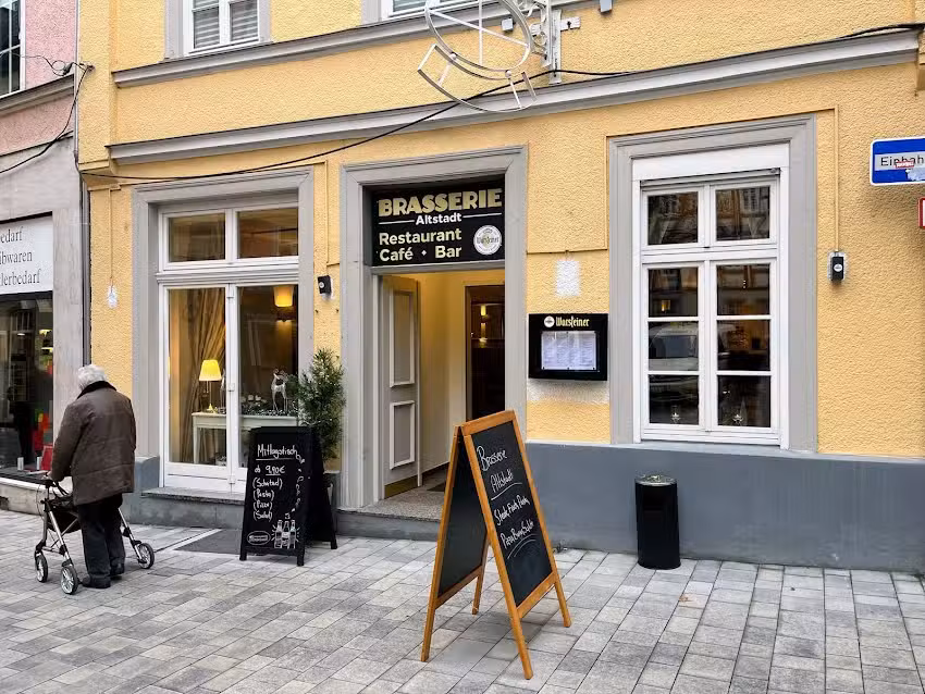 Brasserie Altstadt Cafe & Bar Restaurant