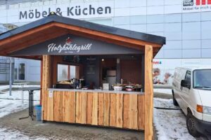 Bratwurst am Hagebaumarkt. MMZ Möbelmarkt