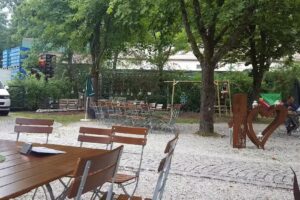 Br&auml;ust&uuml;berl Biergarten