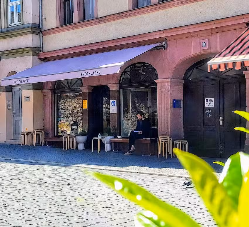 Brotklappe | Bio-Handwerksb&auml;ckerei + Caf&eacute;