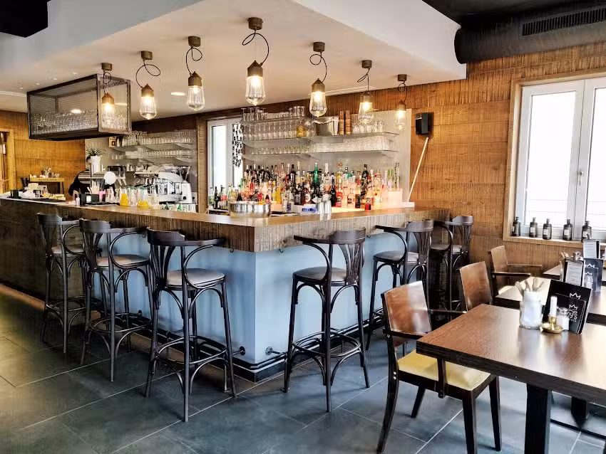 Buddy&rsquo;s Bar & Burger