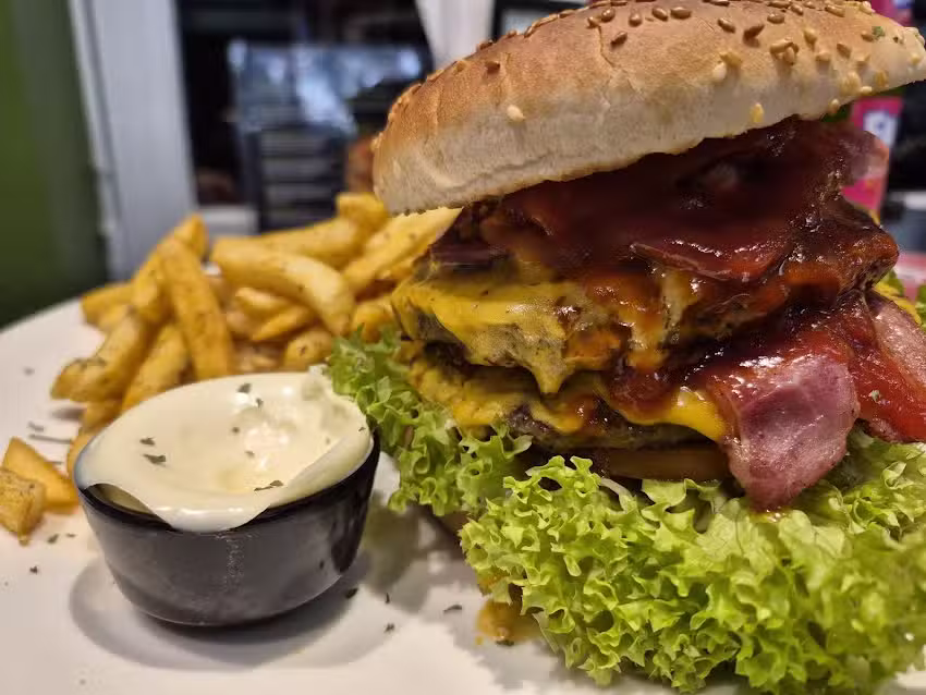 BULL&rsquo;S BURGER