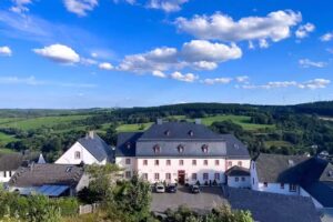 Burghaus & Villa Kronenburg